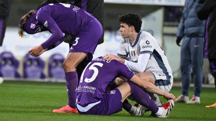 Fiorentina Players In Action Against Pisa