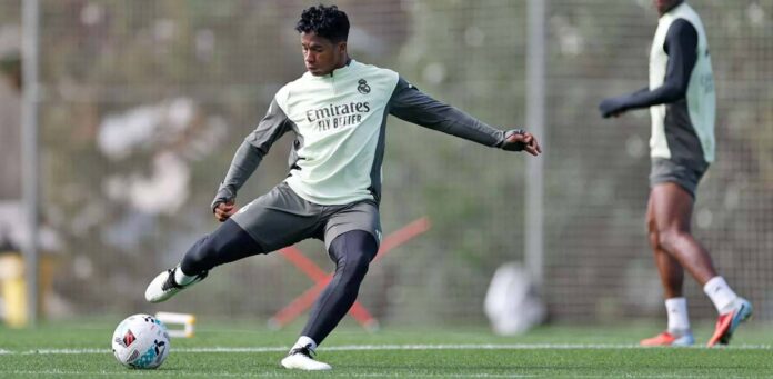 Paulo Fonseca And Endrick Lyon Training